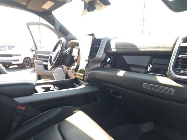 Used 2025 RAM 1500 Laramie w/ Advanced Safety Group II AWD/4WD image 41