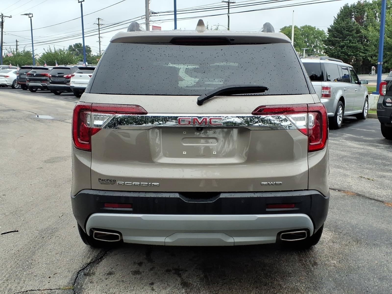 Used 2022 GMC Acadia SLE w/ Driver Convenience Package AWD/4WD image 4