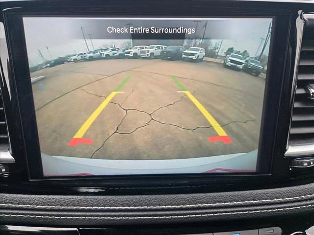 Used 2025 Chrysler Pacifica Limited image 14