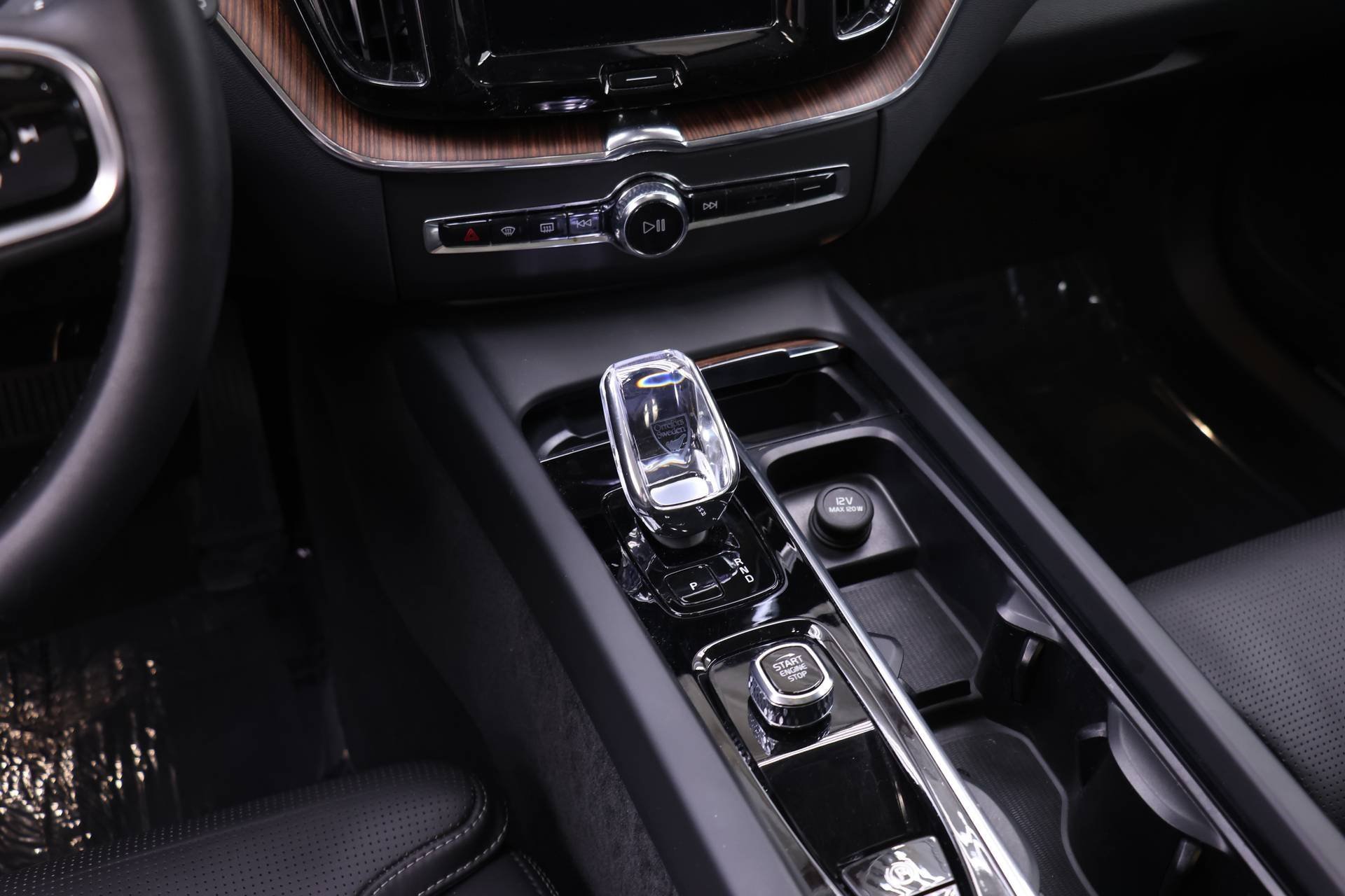 Certified 2024 Volvo XC60 B5 Ultimate w/ Protection Package Premier image 15