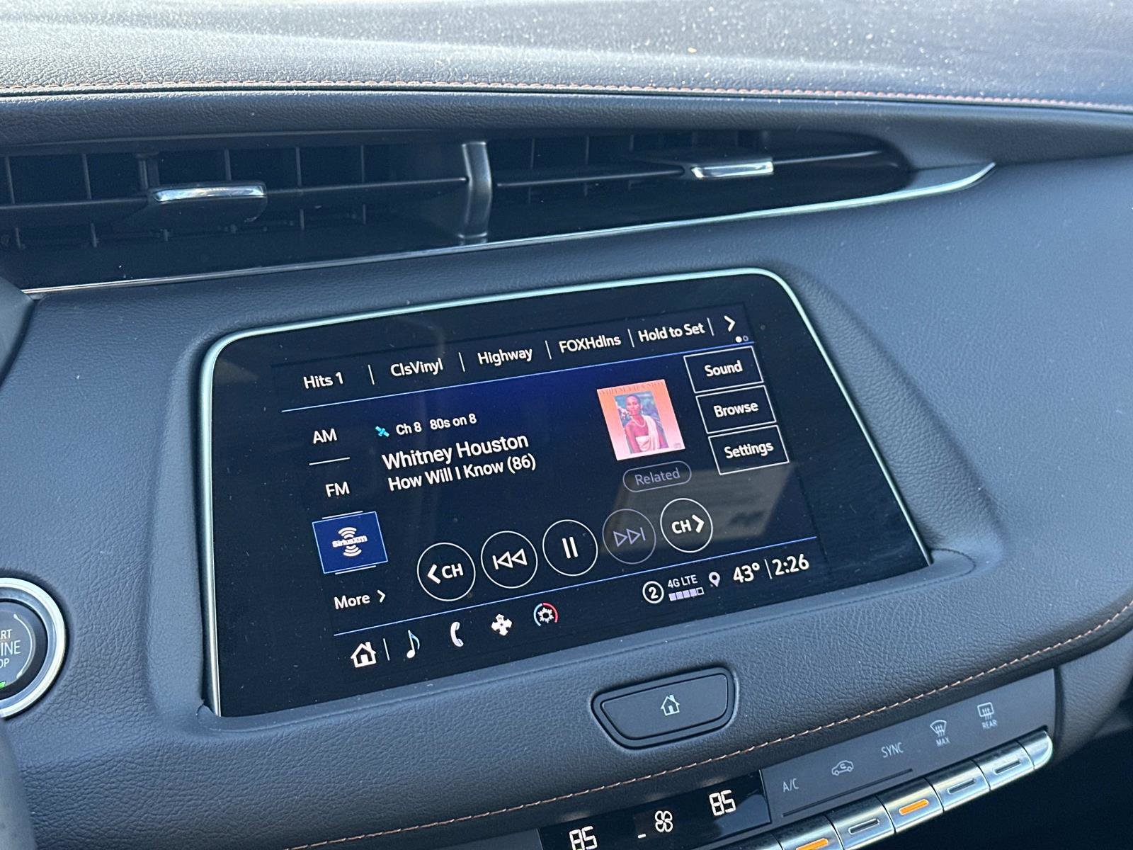 Certified 2023 Cadillac XT4 Sport w/ Technology Package image 28