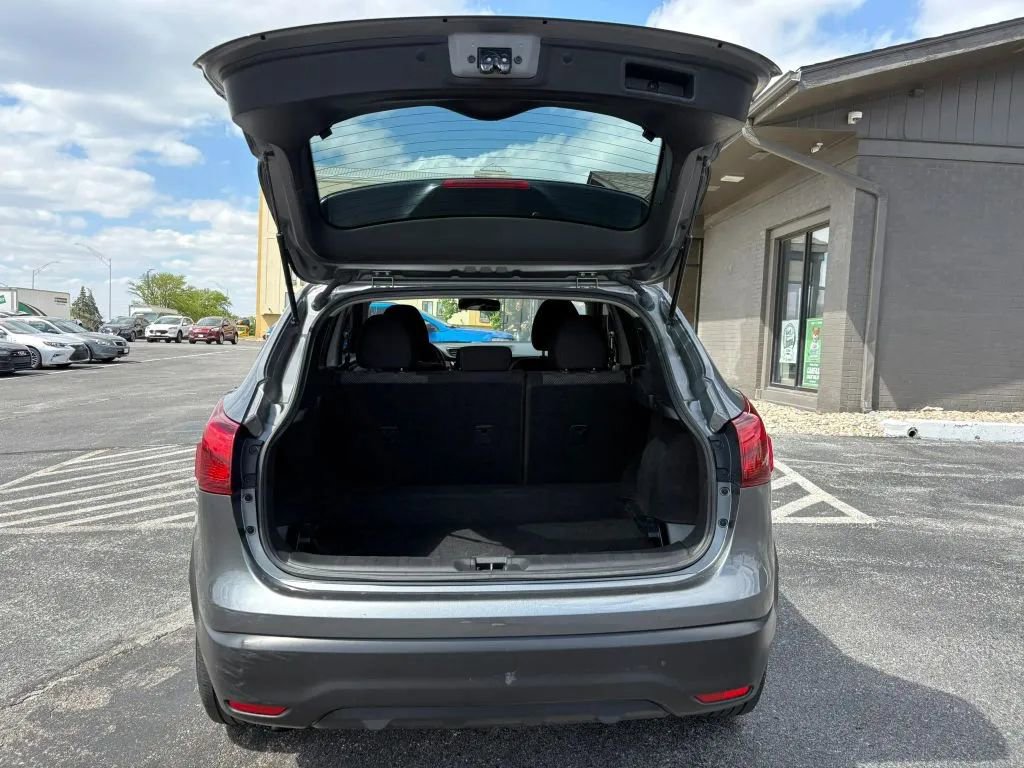 Used 2018 Nissan Rogue Sport SV AWD/4WD image 10