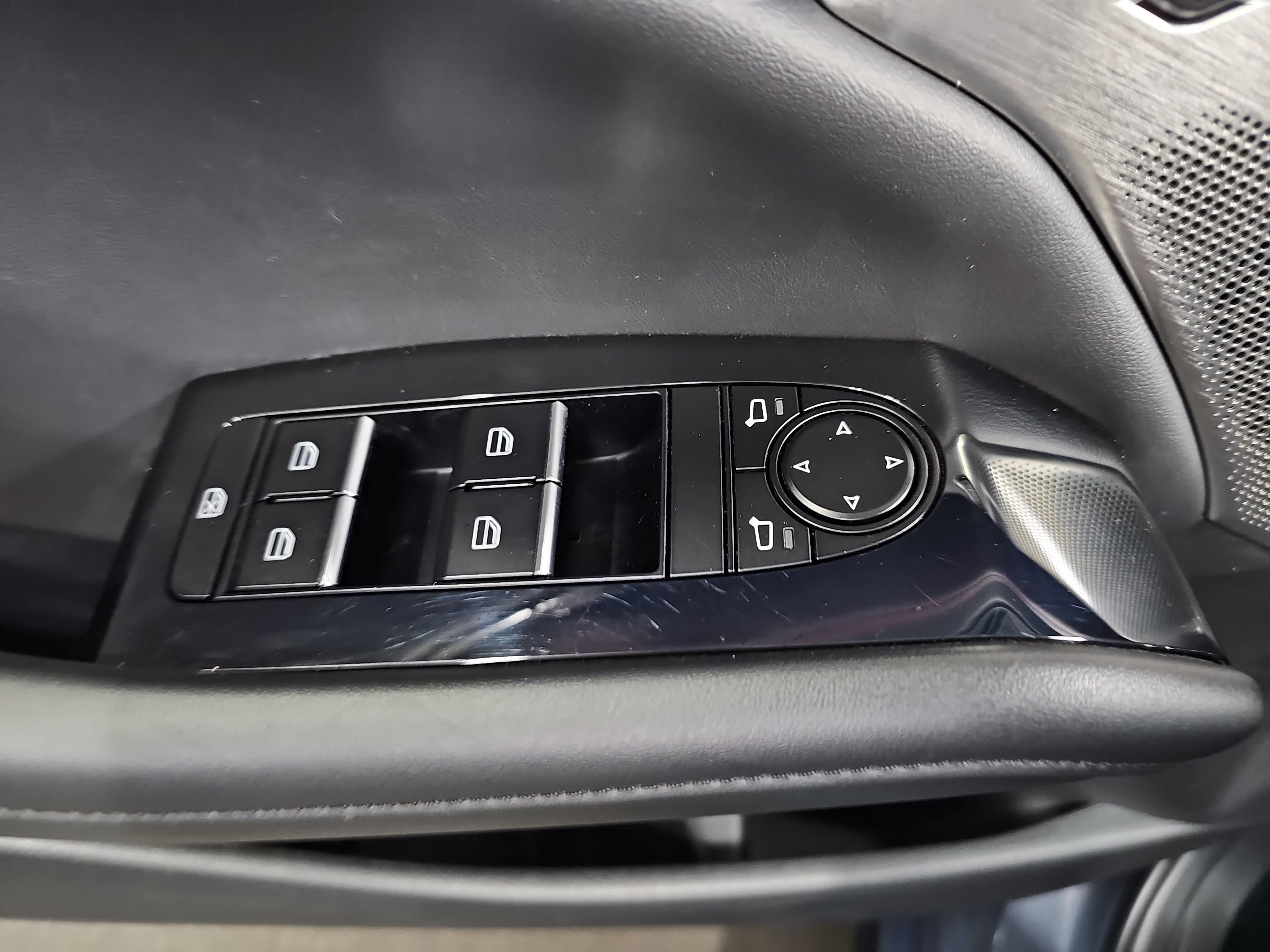 Used 2021 MAZDA MAZDA3 Hatchback w/Premium Plus Pkg image 29