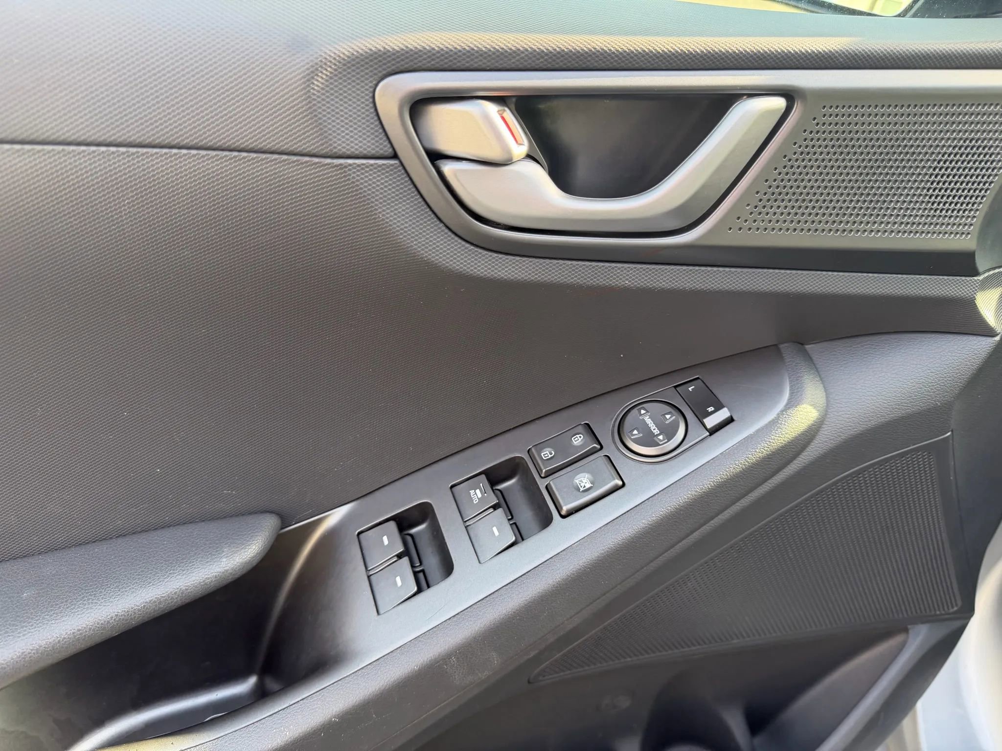 Used 2021 Hyundai Ioniq SE image 21