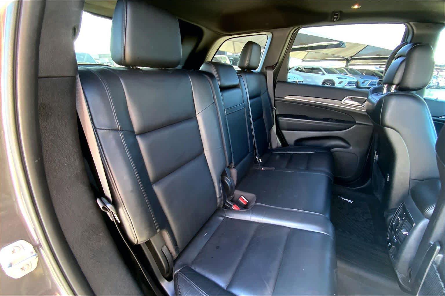 Used 2020 Jeep Grand Cherokee Limited AWD/4WD image 18