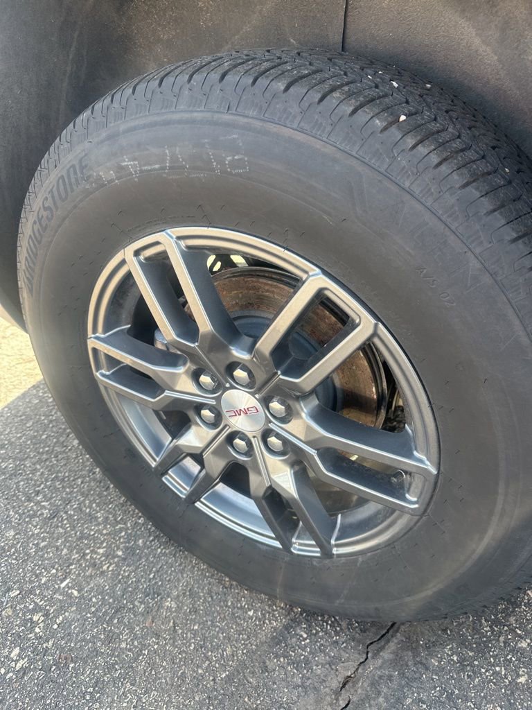 Used 2025 GMC Acadia Elevation image 12