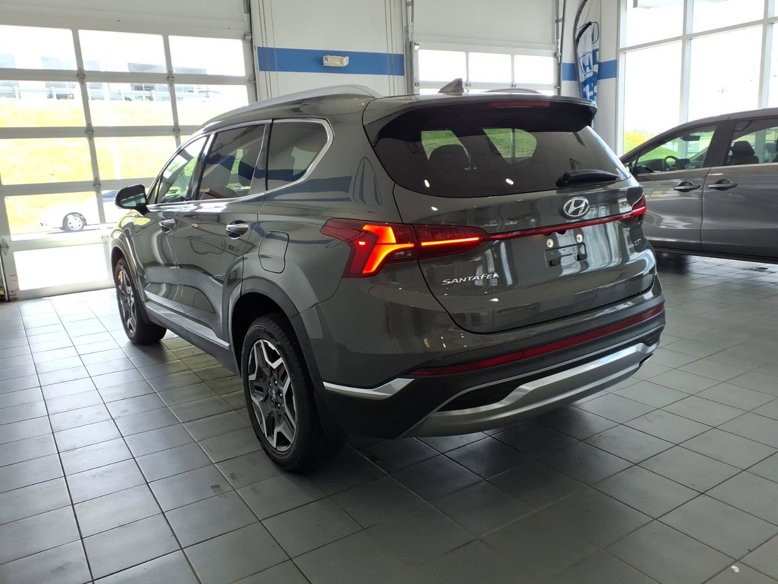 Used 2021 Hyundai Santa Fe Limited AWD/4WD image 7