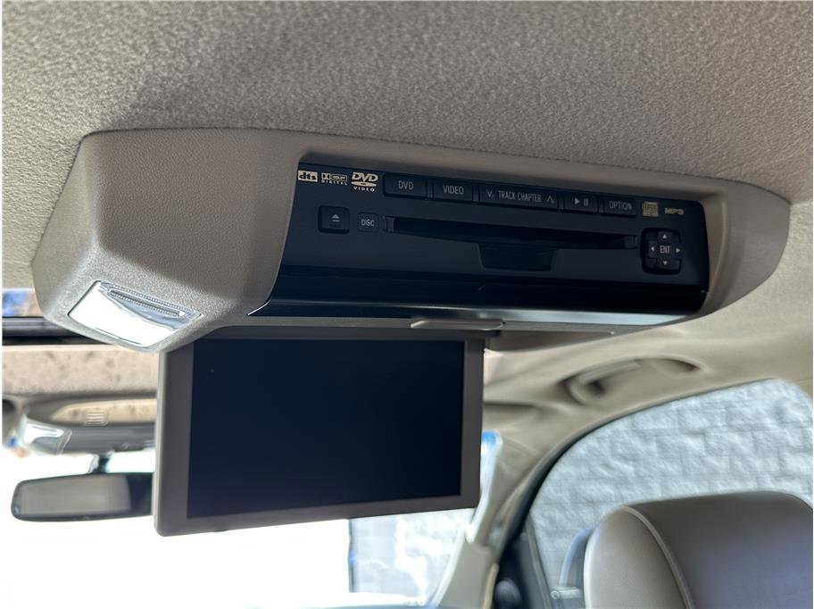 Used 2012 Toyota Sequoia Platinum image 17