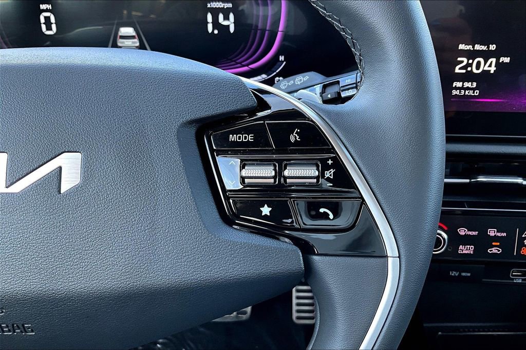 Used 2024 Kia Niro EX Touring image 21