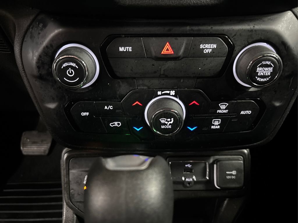 Used 2020 Jeep Renegade Latitude w/ Cold Weather Group image 30