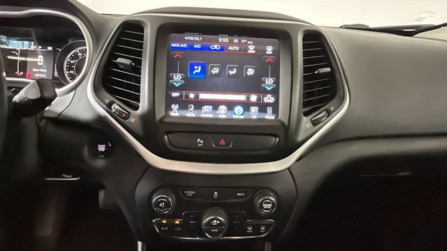Used 2018 Jeep Cherokee Latitude Plus w/ Comfort/Convenience Group AWD/4WD image 23