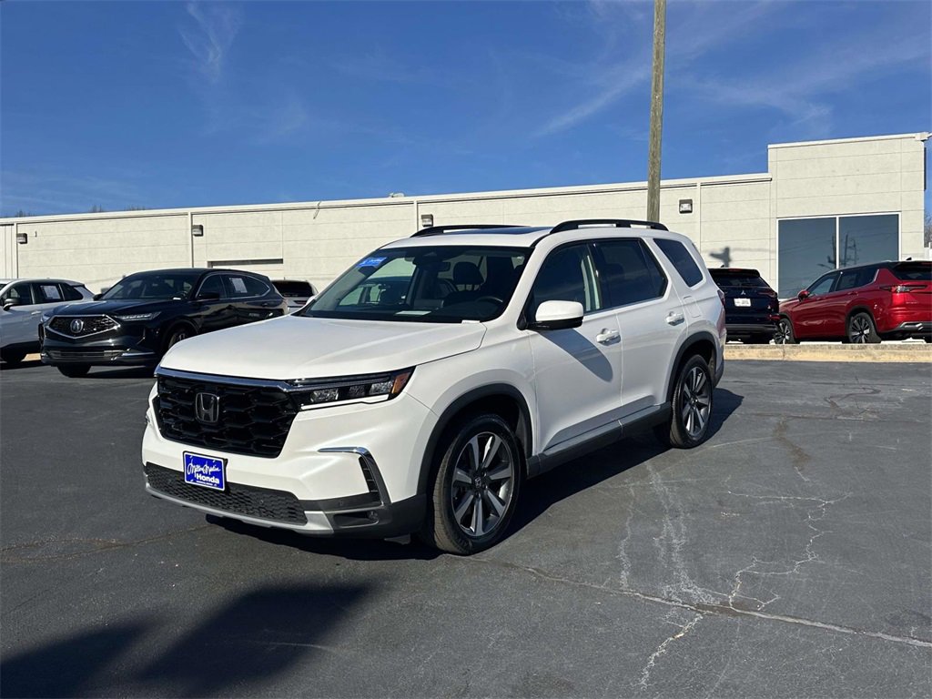 Certified 2025 Honda Pilot Touring video 3