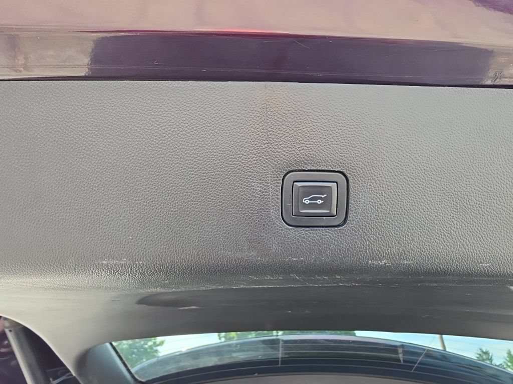 Used 2018 Chevrolet Traverse LT FWD image 31