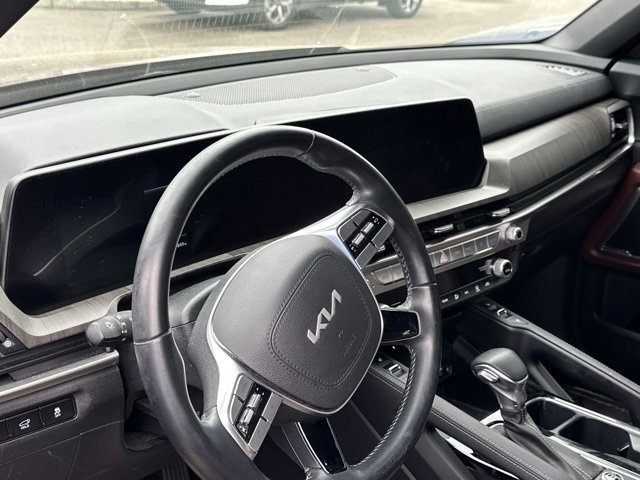 Used 2024 Kia Telluride EX w/ EX Captain's Chair Package image 6