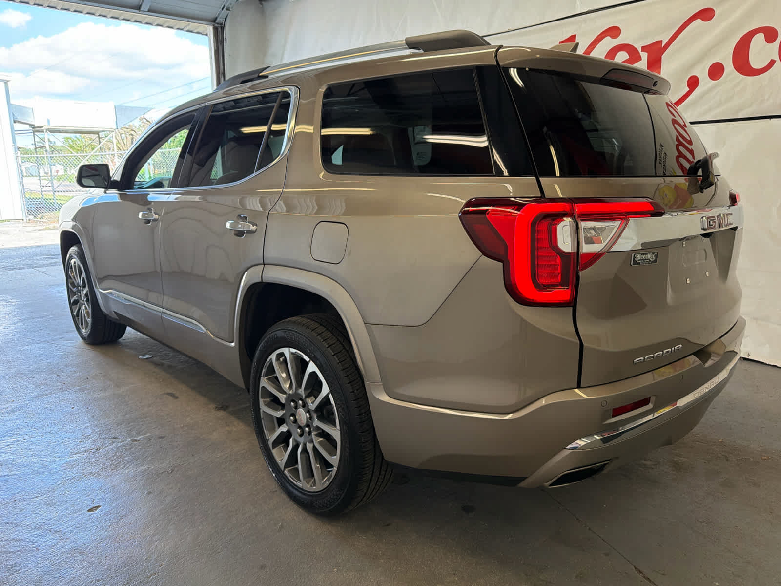 Used 2022 GMC Acadia Denali w/ LPO, Floor Liner Package FWD image 10