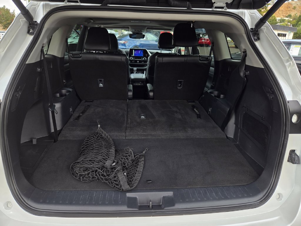 Used 2024 Toyota Highlander XLE AWD/4WD image 33
