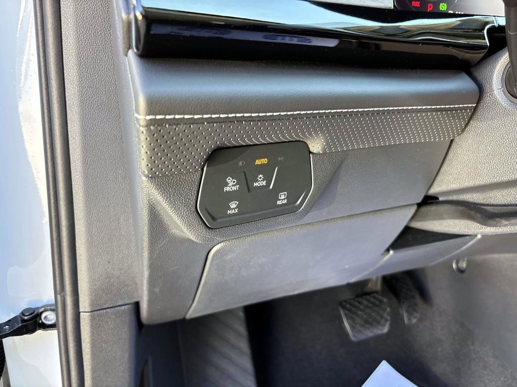 Used 2025 Volkswagen Atlas SE image 15