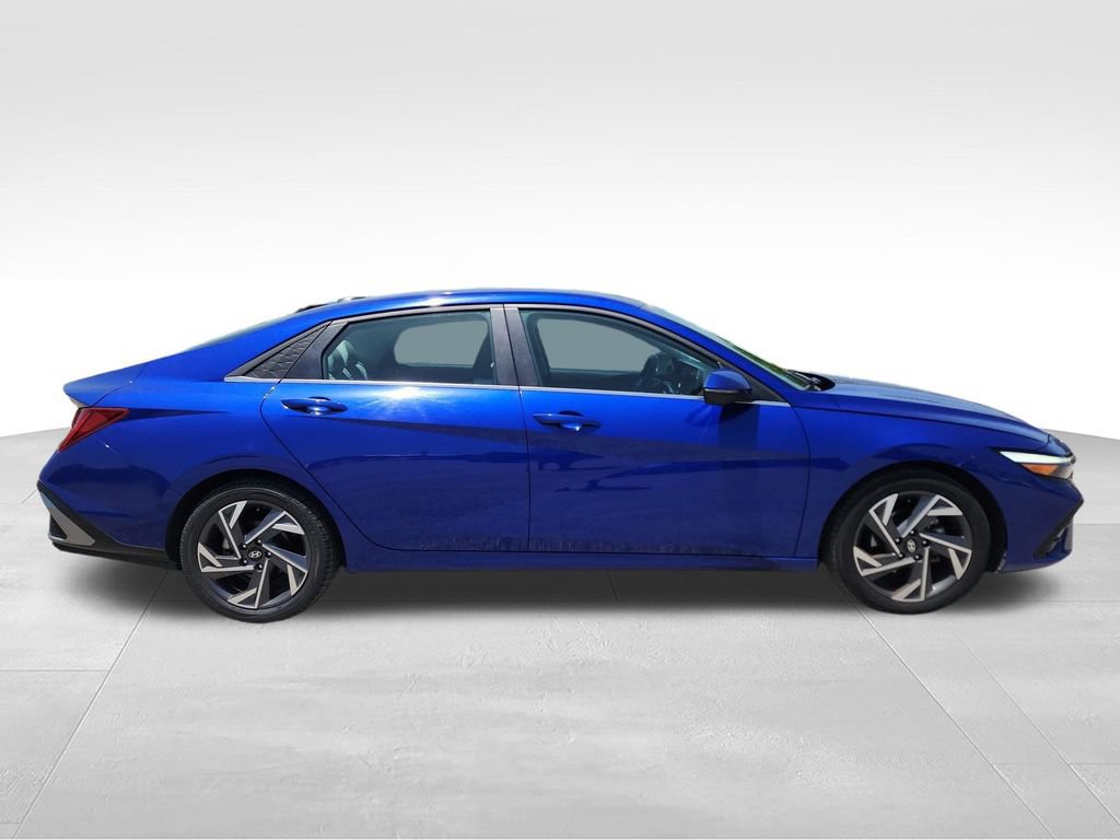 Used 2024 Hyundai Elantra Limited FWD image 9