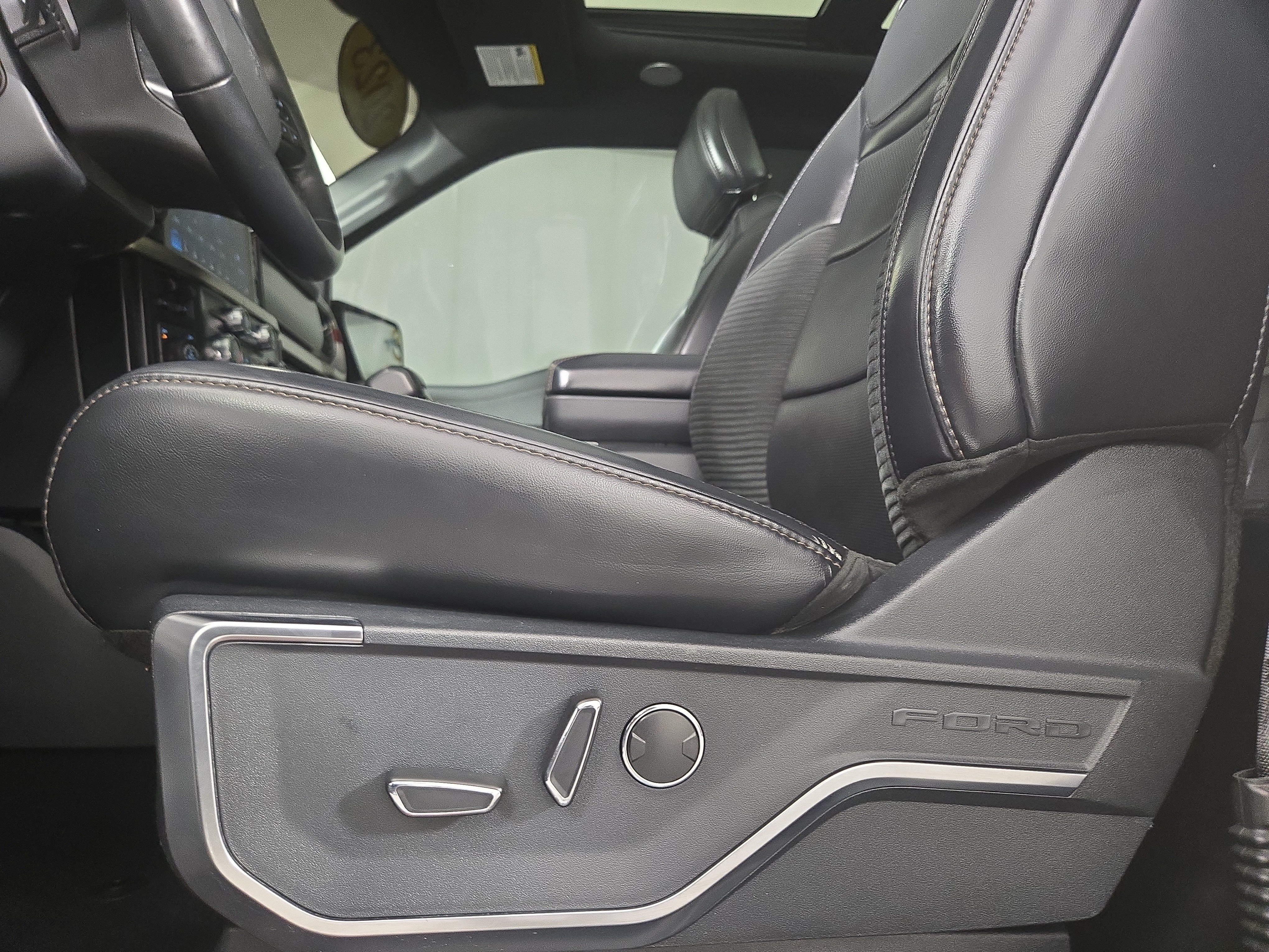 Used 2023 Ford F150 Raptor AWD/4WD image 33