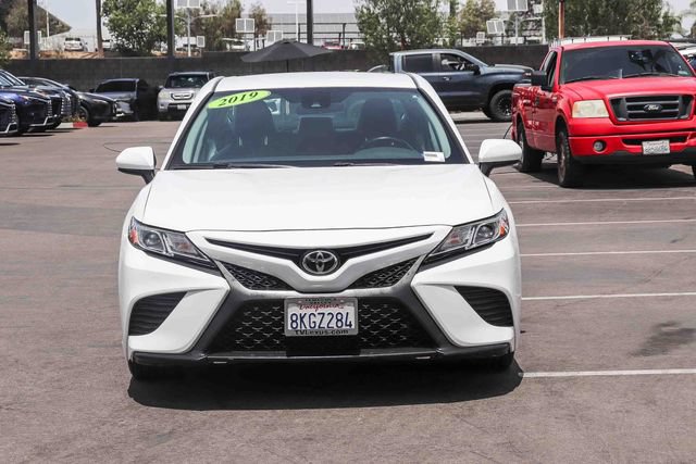 Used 2019 Toyota Camry SE FWD image 2