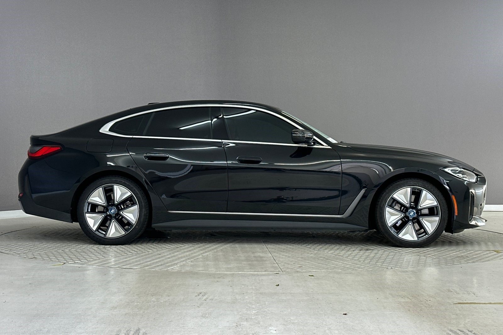 Certified 2023 BMW i4 eDrive35 RWD image 7