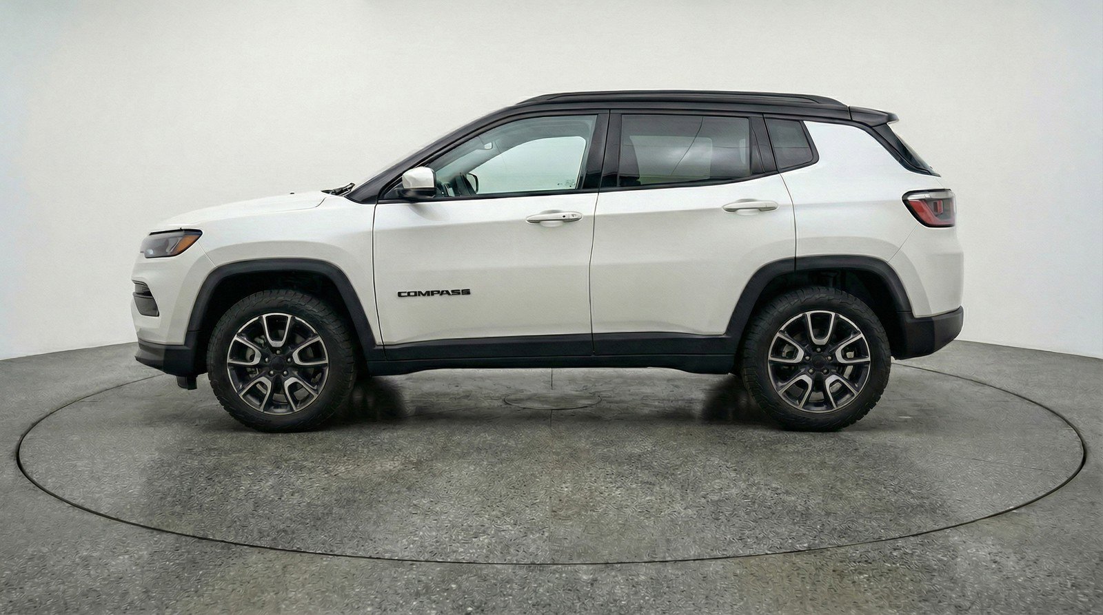 Used 2025 Jeep Compass Trailhawk AWD/4WD image 5