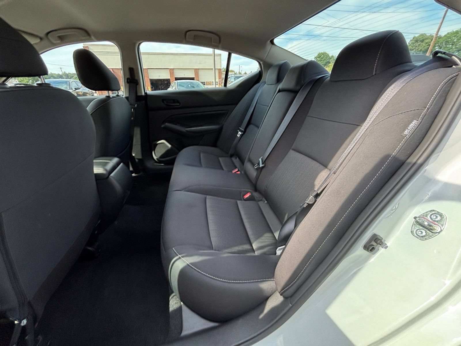 Used 2025 Nissan Altima 2.5 SV FWD image 27