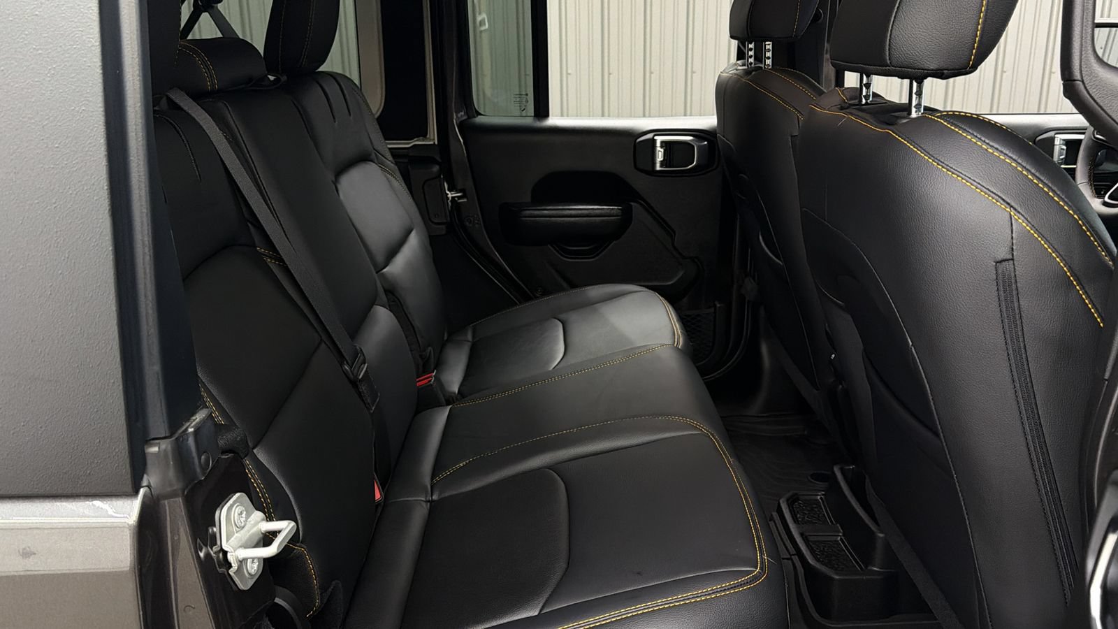 Used 2024 Jeep Wrangler Unlimited w/ Convenience Group AWD/4WD image 36