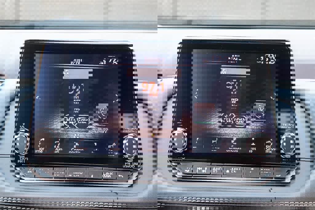 Used 2023 Nissan Rogue SV image 15