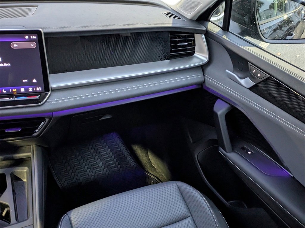 Used 2025 Volkswagen Tiguan SE image 17