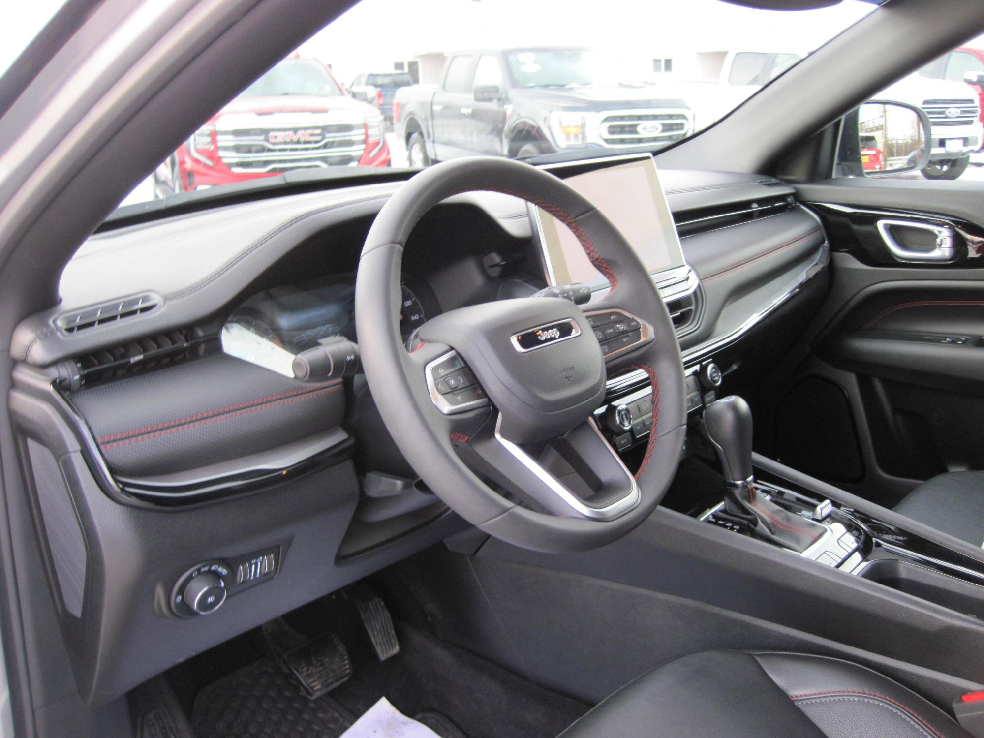 Used 2023 Jeep Compass Trailhawk image 10