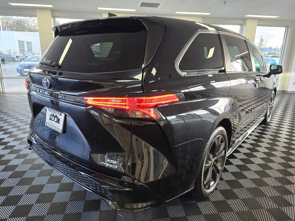 Used 2021 Toyota Sienna XSE image 3