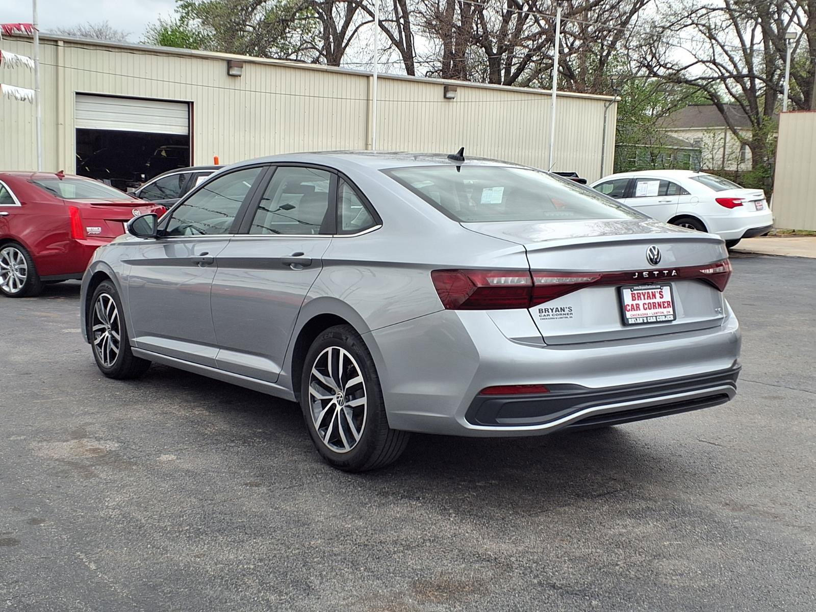 Used 2025 Volkswagen Jetta SE image 19