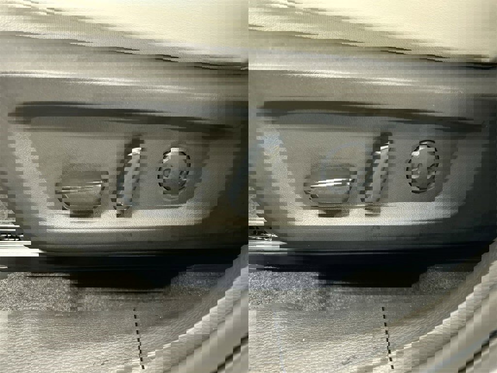 New 2025 Mitsubishi Outlander SE image 12