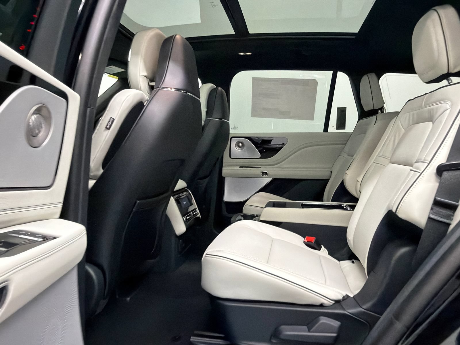 New 2026 Lincoln Aviator Black Label w/ Dynamic Handling Package AWD/4WD image 21