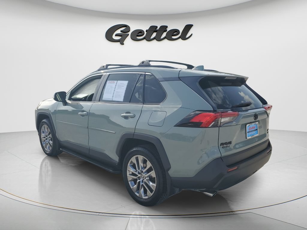 Used 2022 Toyota RAV4 XLE Premium AWD/4WD image 7