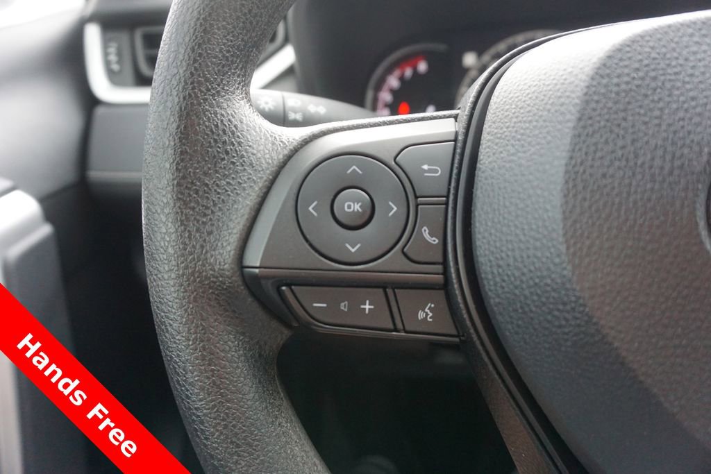 Used 2023 Toyota RAV4 LE AWD/4WD image 4