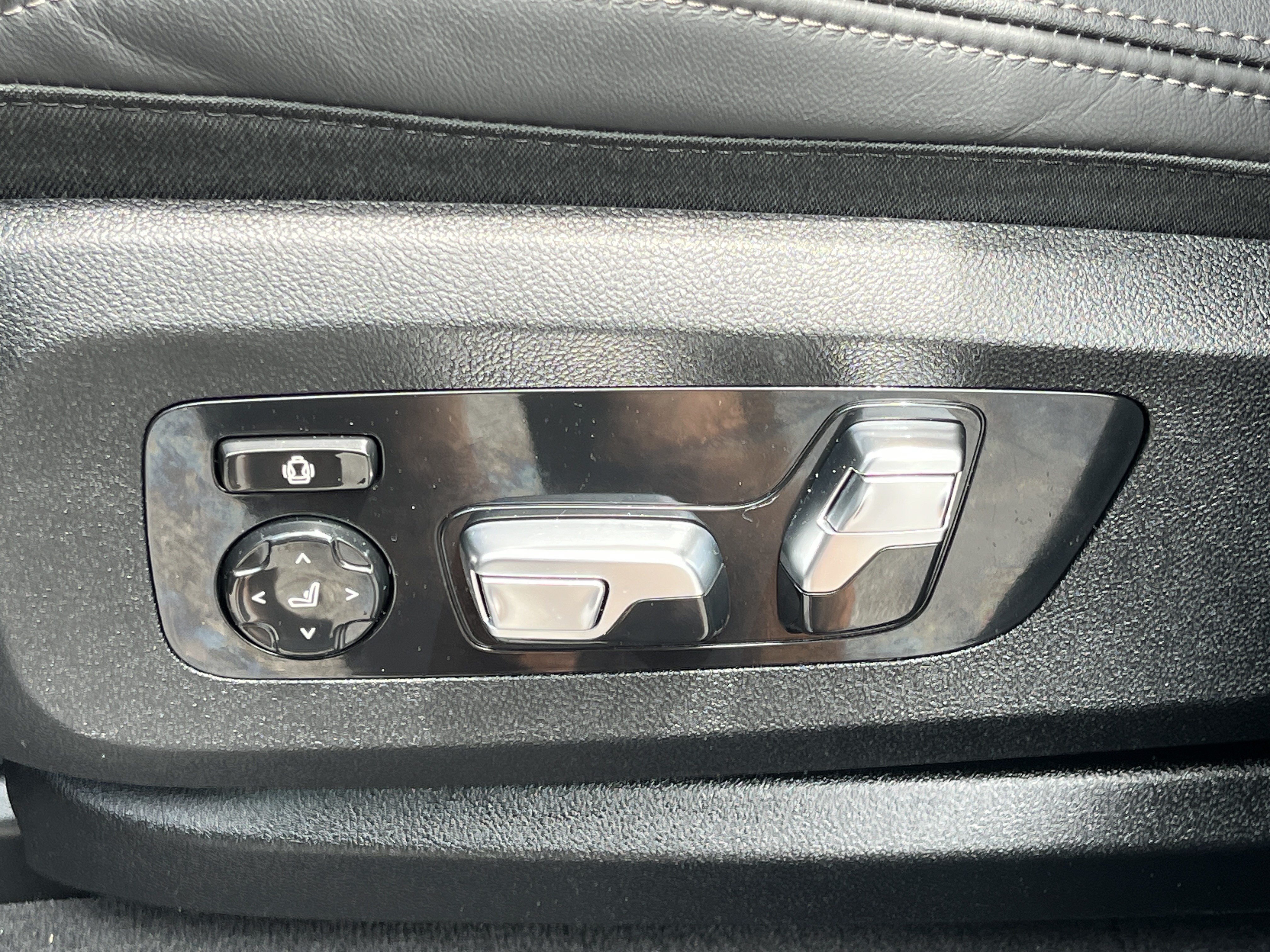 Certified 2026 BMW X6 xDrive40i AWD/4WD image 18