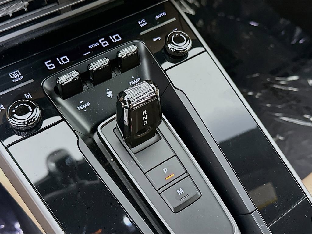 Used 2024 Porsche 911 Carrera image 18