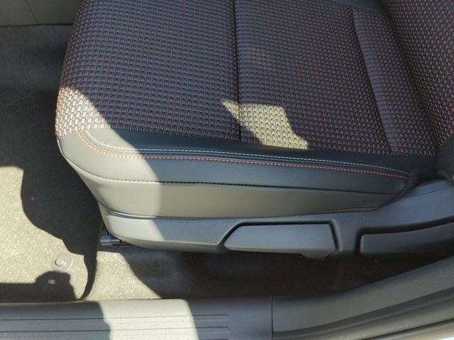 Certified 2025 Nissan Kicks SR image 29