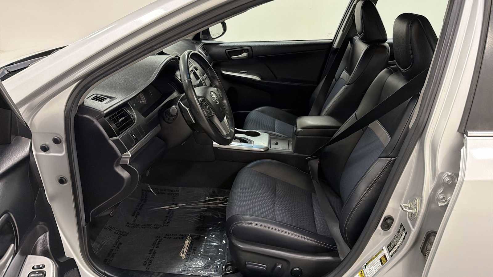 Used 2014 Toyota Camry SE image 13