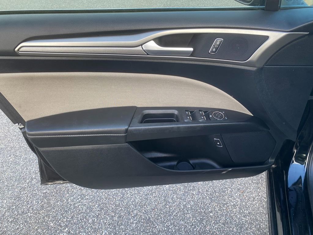 Used 2018 Ford Fusion S image 11