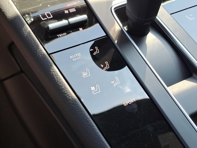 Used 2025 Porsche Macan image 34