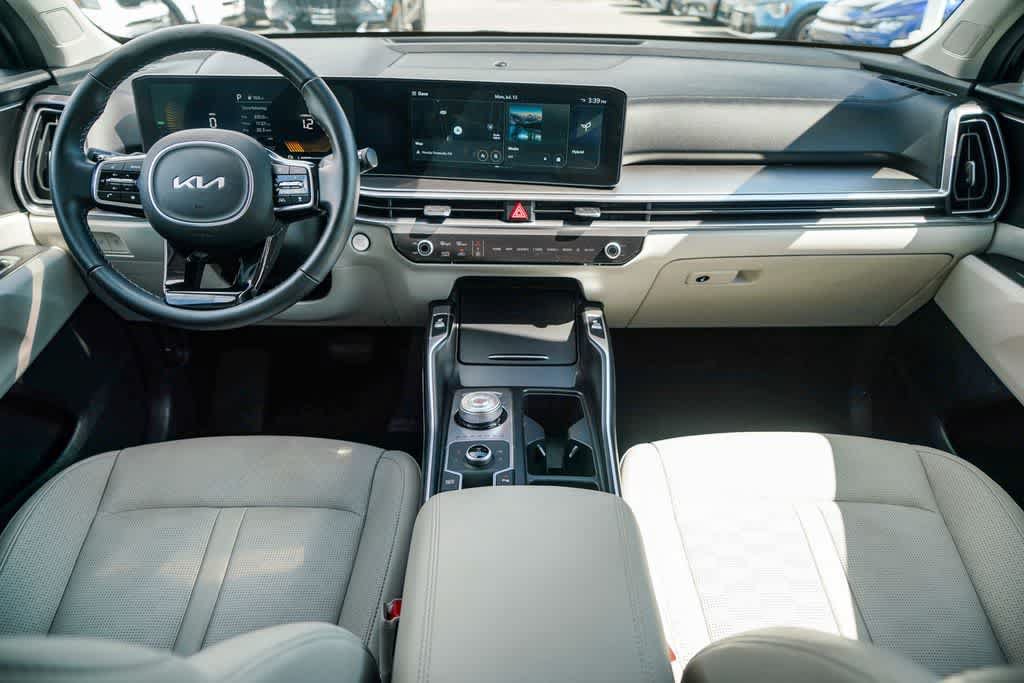 Certified 2025 Kia Sorento EX AWD/4WD image 11