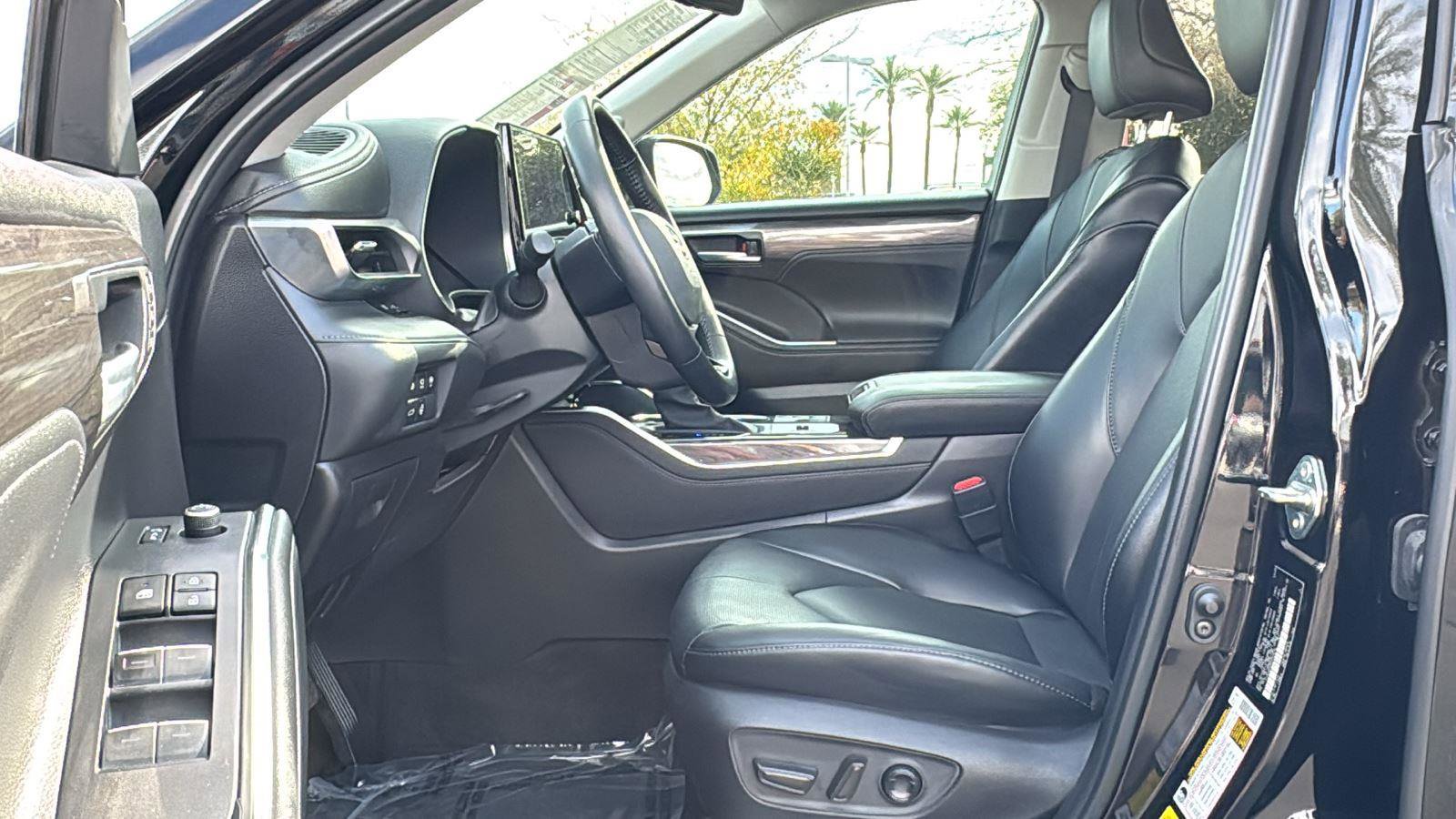 Used 2024 Toyota Highlander Limited image 26