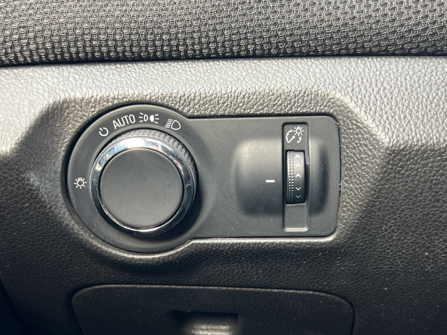 Used 2015 Chevrolet Cruze LT FWD image 16