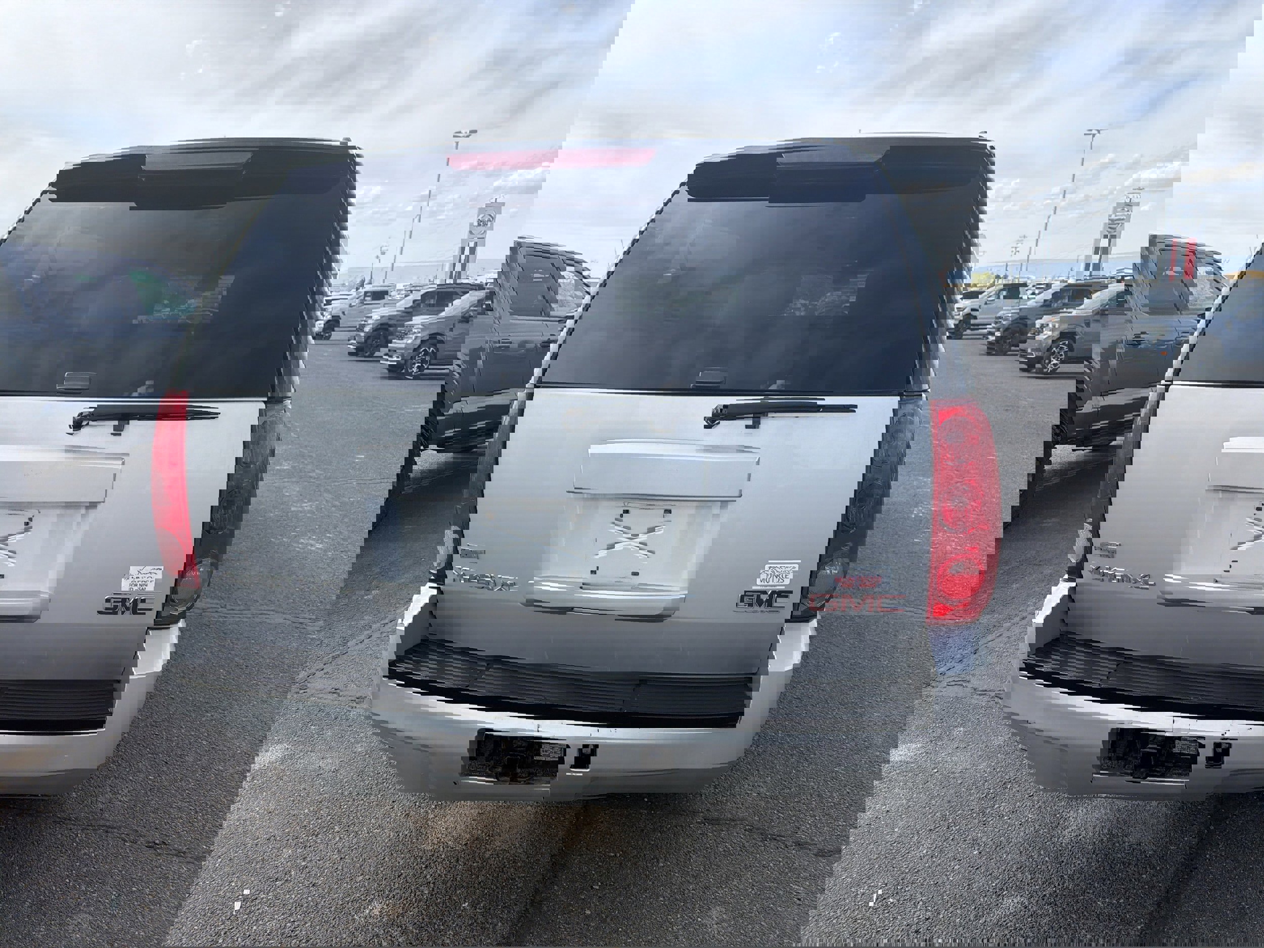 Used 2011 GMC Yukon XL SLE image 6