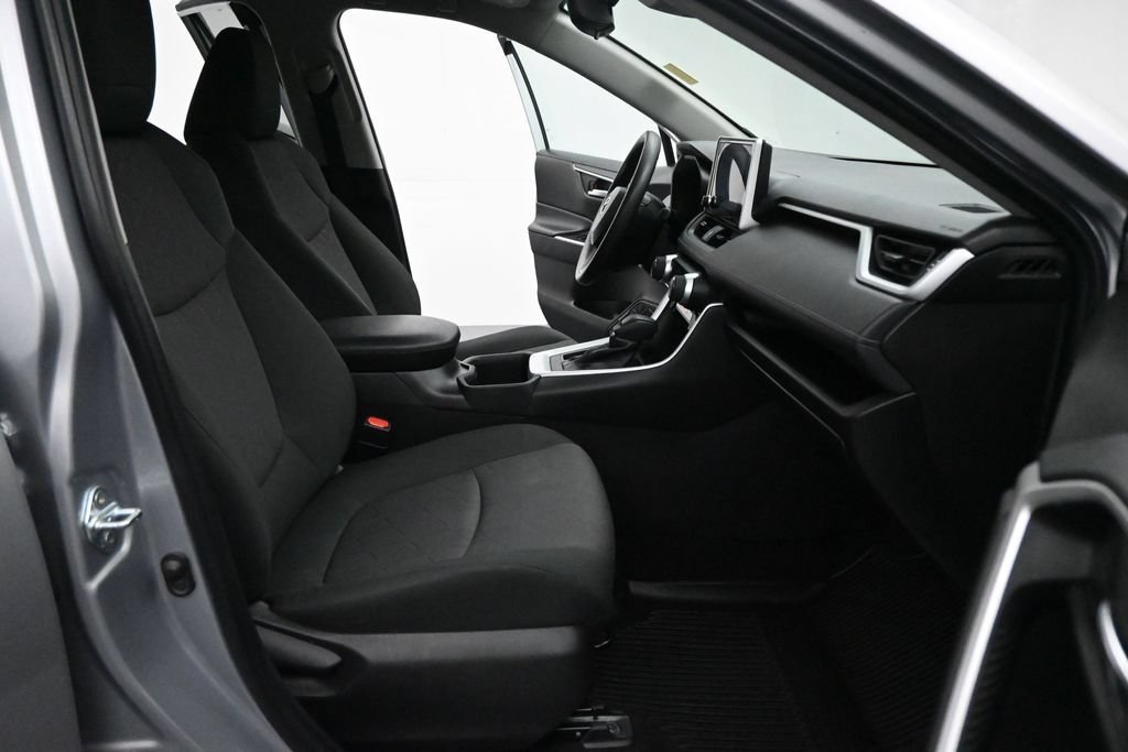 Used 2023 Toyota RAV4 XLE AWD/4WD image 27
