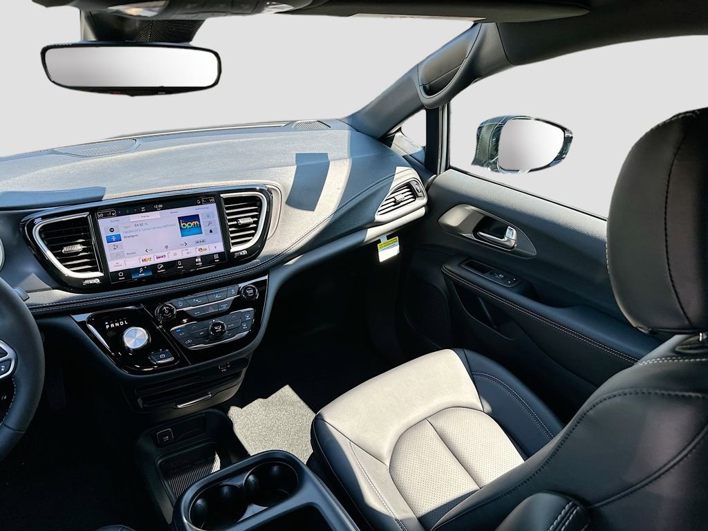 New 2026 Chrysler Pacifica Select FWD image 22