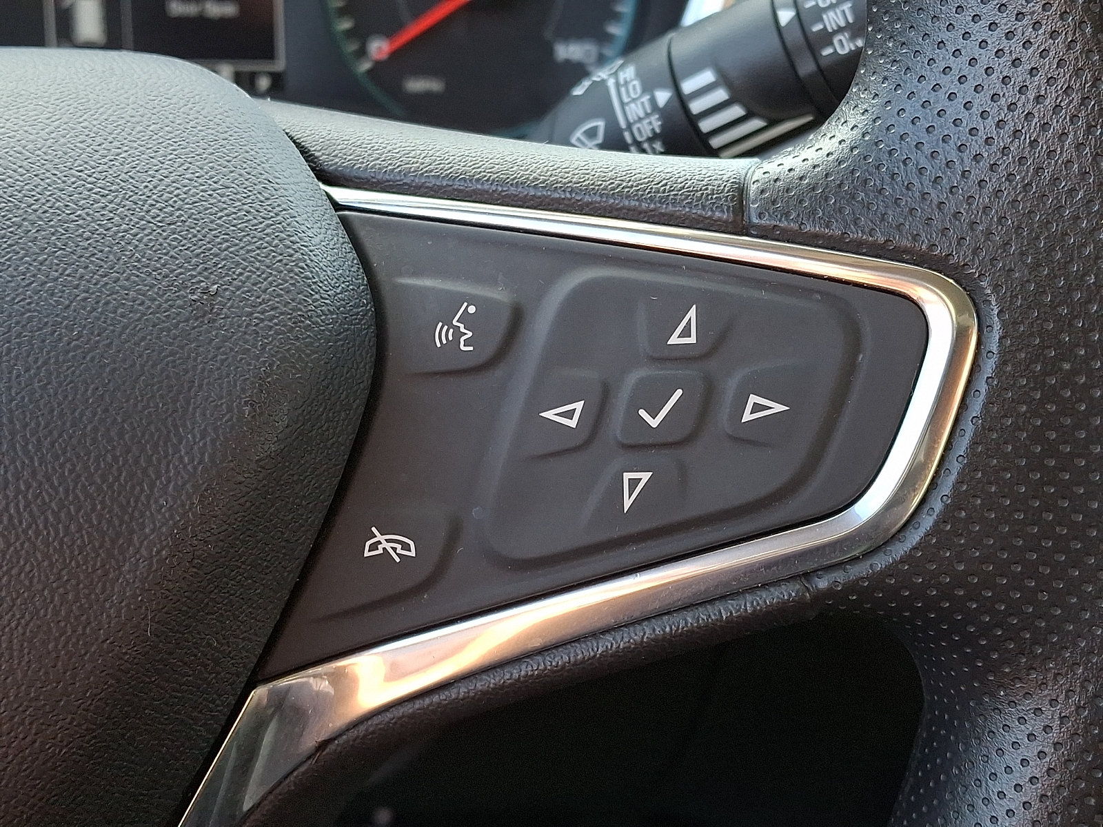 Used 2020 Chevrolet Equinox LS w/ LS Convenience Package FWD image 24